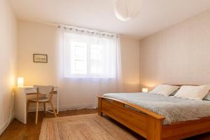 a bedroom with a bed and a desk and a window at "Le Rollin Cosy" LOVELY - CONFORT- RELAX - CENTRE VILLE - 6 Voyageurs in Dijon