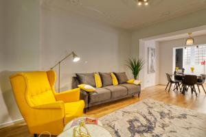 Χώρος καθιστικού στο Historical Center by 4EL +17 φωτογραφίες