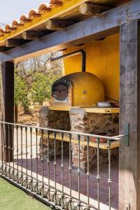 Zdjęcie z galerii obiektu Casa Rural Navalonguilla con piscina w mieście Santa Olalla del Cala