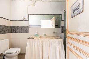 Łazienka w obiekcie Casa Rural Navalonguilla con piscina
