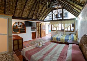 a bedroom with two beds in a room at Hotel Bungalows Acuario in Puerto Escondido +87 photos