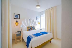 Postel nebo postele na pokoji v ubytování Mar del Cabo By Velas Resorts Adults Only