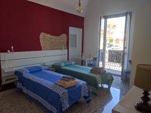 a hotel room with two beds and a balcony at B&B i colori del Monferrato in Montiglio