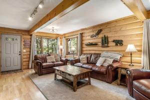 Posezení v ubytování Ishkode Chalet