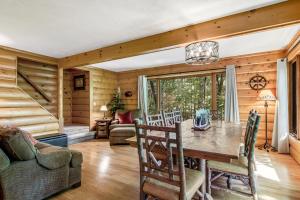 Posezení v ubytování Ishkode Chalet
