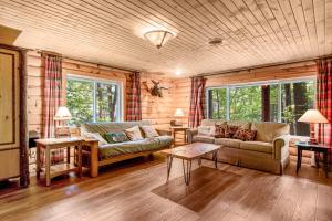 Posezení v ubytování Ishkode Chalet