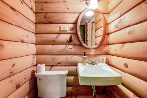 Koupelna v ubytování Ishkode Chalet