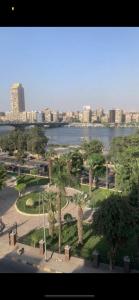 Nespecifikovaný výhled na destinaci Káhira nebo výhled na město při pohledu z apartmánu