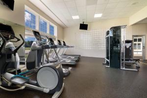 Fitness centrum a/nebo fitness zařízení v ubytování Best Western University Inn