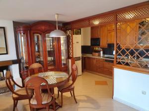Kuchyňa alebo kuchynka v ubytovaní Nogalera Sea&Sun Apartment