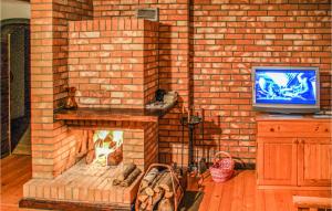 Μια τηλεόραση ή/και κέντρο ψυχαγωγίας στο Holiday Home Biskupiec Biesówko
