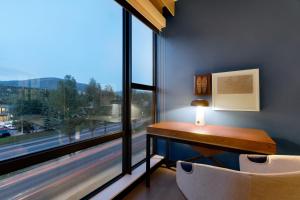 Posezení v ubytování Hotel Indigo - Silverthorne by IHG
