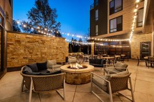 Posezení v ubytování Hotel Indigo - Silverthorne by IHG