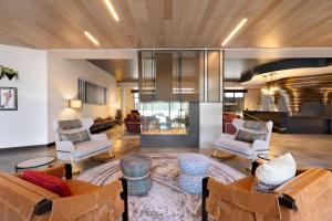 Posezení v ubytování Hotel Indigo - Silverthorne by IHG