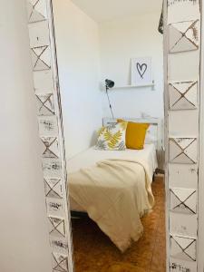 Posteľ alebo postele v izbe v ubytovaní Charming & cosy beach apartment