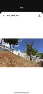 zrzut ekranu komórki ze zdjęciem domu w obiekcie Ogumka 2 , self catering , Santa Maria , Mahe , Seychelles w mieście Anse Royale