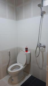 Vonios kambarys apgyvendinimo įstaigoje HOUSE OF NITI