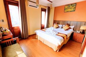 Postel nebo postele na pokoji v ubytování Heart Of Sapa Hotel