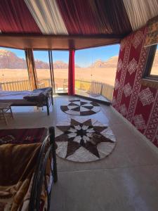 Habitación con vistas al desierto en Bedouin Holidays Camp and Jeep Tours, en Wadi Rum