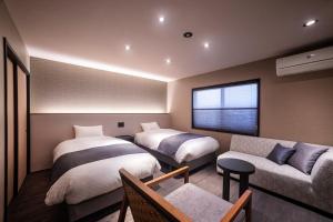 Een bed of bedden in een kamer bij Rinn Kiyomizu Gojo Machiya North