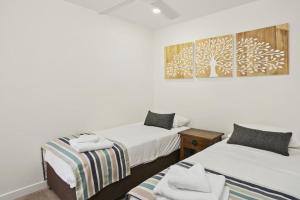 Postel nebo postele na pokoji v ubytování 2 16 Edgar Bennett Ave Noosa Heads