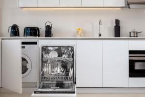 a kitchen with a dishwasher and a washing machine at Staybridge Suites Dubai Financial Centre, an IHG Hotel in Dubai