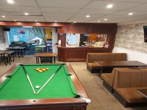The Shores Hotel, Central Blackpoolにあるビリヤード台