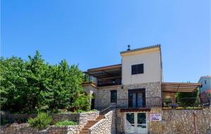 Budova, kde se apartmán nachází + 12 fotografií