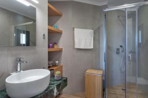 Fotografie z fotogalerie ubytování Villa Nesea Elounda With Private Pool - Happy Rentals v destinaci Elounda