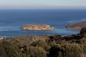 Fotografie z fotogalerie ubytování Villa Nesea Elounda With Private Pool - Happy Rentals v destinaci Elounda