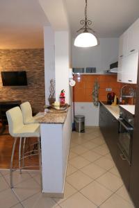 Kuchyňa alebo kuchynka v ubytovaní APARTMENT MARKO