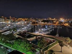 Vista generica su Palermo o vista sulla città dall'interno dell'appartamento