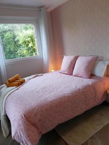 Posteľ alebo postele v izbe v ubytovaní Les chambres du Vert Galant Rez de jardin