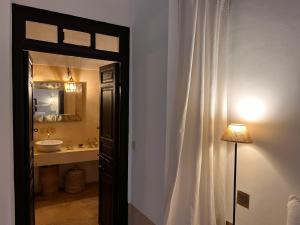 Koupelna v ubytování RIAD ENNAFOURA BOUTIQUE HOTEL