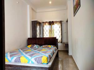 Postel nebo postele na pokoji v ubytování Khushi Paying Guest House