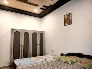 Postel nebo postele na pokoji v ubytování Khushi Paying Guest House