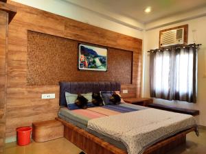 Postel nebo postele na pokoji v ubytování Khushi Paying Guest House