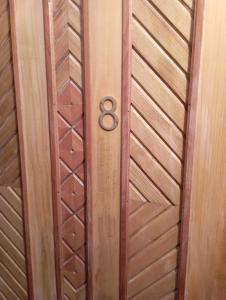 a wooden door with the number eight on it at Apartament Herculane cu vedere la munte in Băile Herculane +5 photos