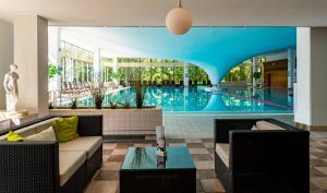 Bazén v ubytování Cliff Hotel Rügen nebo v jeho okolí
