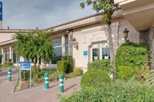 a building with a sign in front of it at Gran Hotel Los Angeles in Getafe