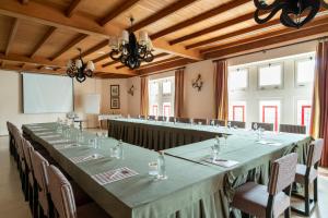 The business area and/or conference room at Parador de Vilalba