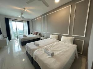 Katil atau katil-katil dalam bilik di Teega Suites PuteriHarbour By WP Homestay +34 gambar