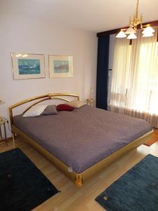 Postel nebo postele na pokoji v ubytování Carlton am Golf C14