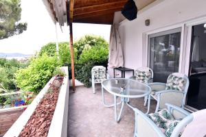Balkón nebo terasa v ubytování Fat Mermaid Seaside Villa