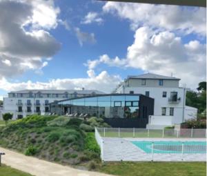 Bazén v ubytovaní Appartement devant la plage avec piscine alebo v jeho blízkosti