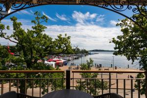 a view of the beach from the balcony of a restaurant at Hafenhotel zu Putbus in Putbus
