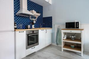 Kuchyň nebo kuchyňský kout v ubytování Le Méditarranéen de COUP DE COEUR APPARTEMENTS