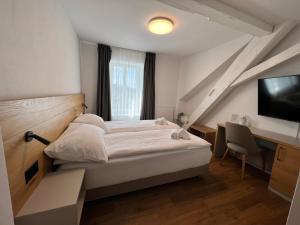 Postel nebo postele na pokoji v ubytování smartroom Rössli Hunzenschwil