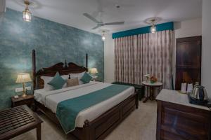 a bedroom with a large bed in a room at 35 Sahakar Suites-A Luxury Aparthotel in Jaipur in Jaipur