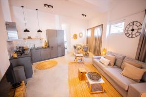 a living room with a couch and a kitchen at Tremendous 2-Bedroom Serviced Apartment - 79 m2 in Rotterdam